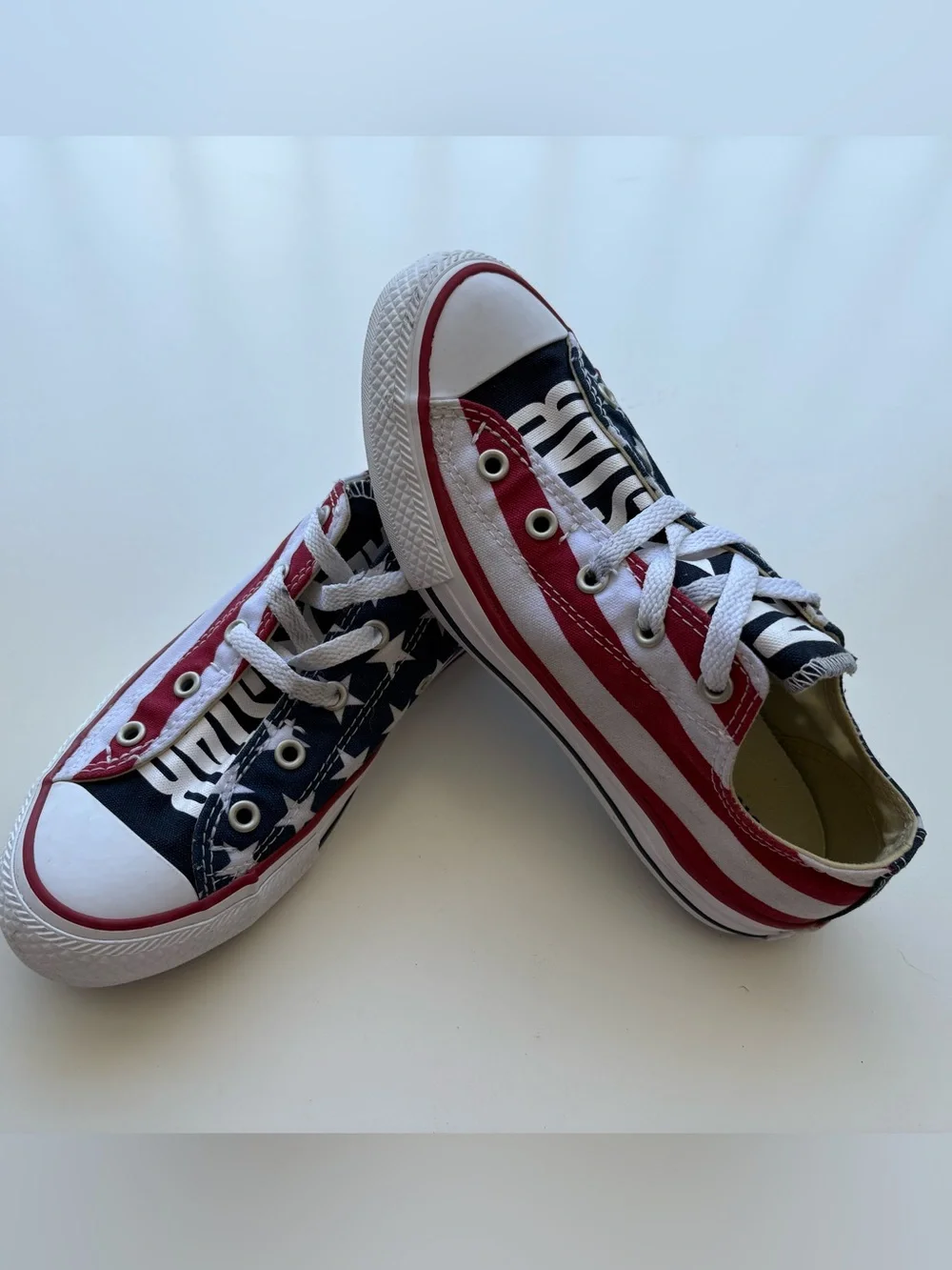 Converse Kids Low Top Sneakers American Flag Print - Red, White & Blue. Size 4